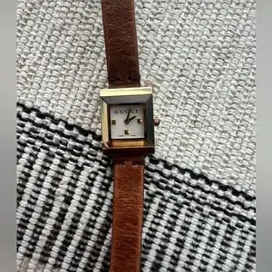 RARE Vintage Gucci Women’s Watch - BOX INCLUDED Gucci | Accessories | Rare Vintage Gucci Womens Watch Box  main image 3